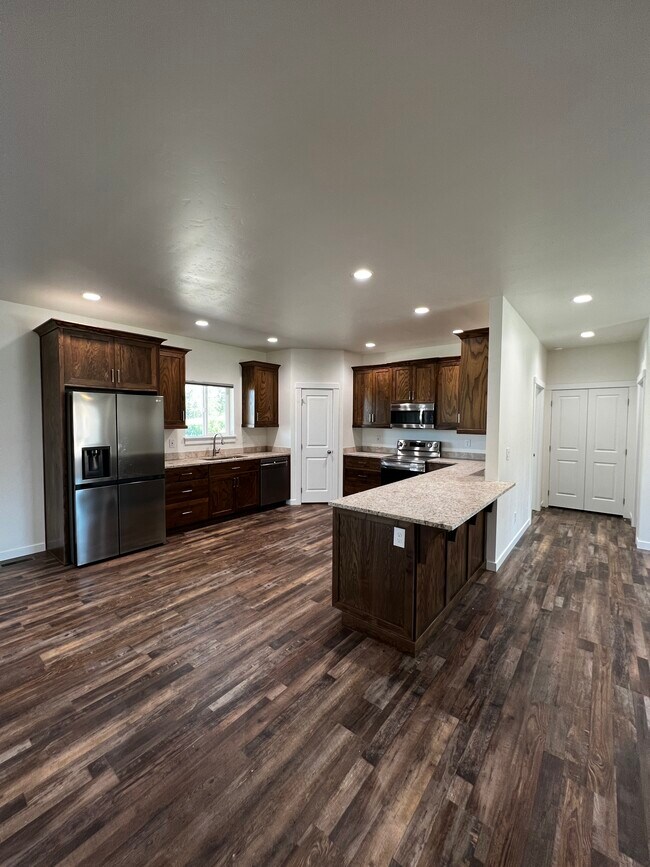 Kitchen - 5306 E Lewis Ln