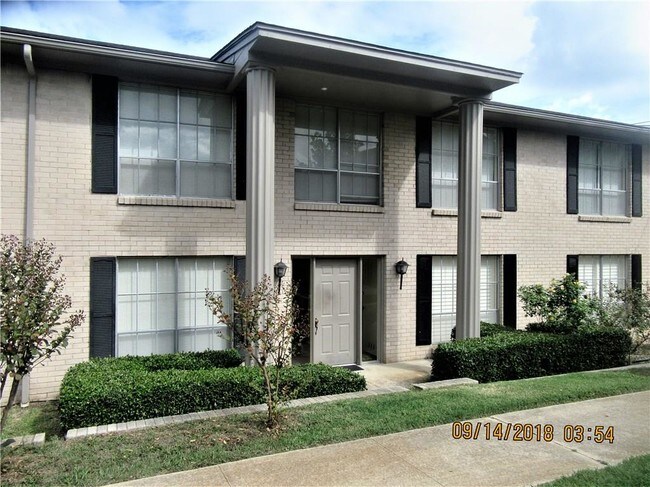 Building Photo - 820 N Sam Rayburn Fwy