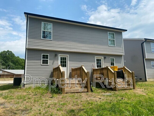 Building Photo - 3261 Chattanooga Rd.