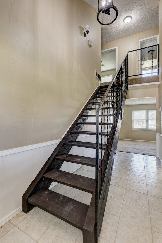 Foto del edificio - 5 bed 2 bath home in Moore,OK