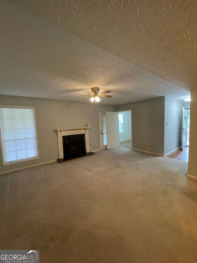 Foto del edificio - 6431 Oakleaf Way