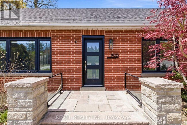 Photo du bâtiment - 990 Harmony Rd N