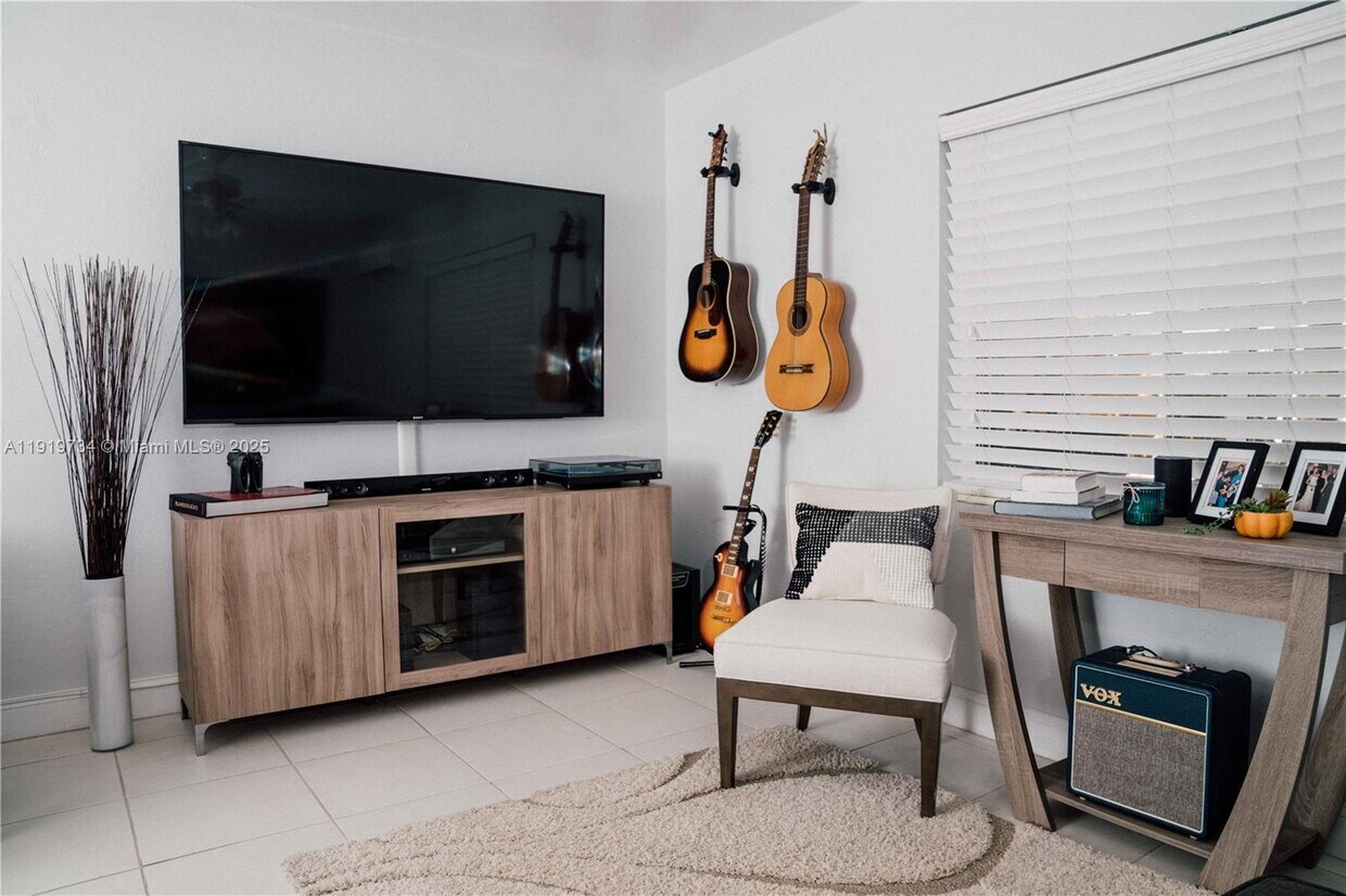 Foto principal - 7901 SW 64th Ave