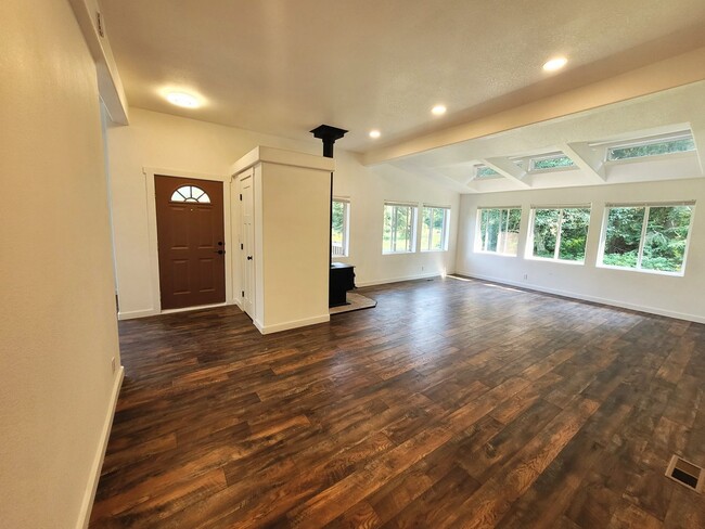 Foto del edificio - Country Home in secluded Mosquito Lake Rd ...