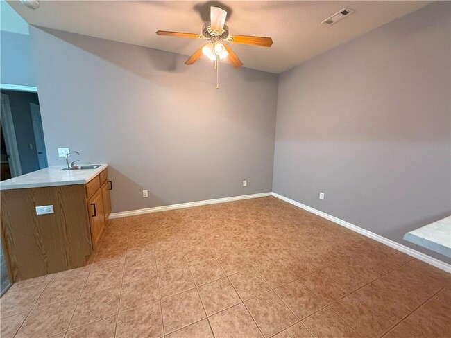 Building Photo - 661 Appleridge Dr