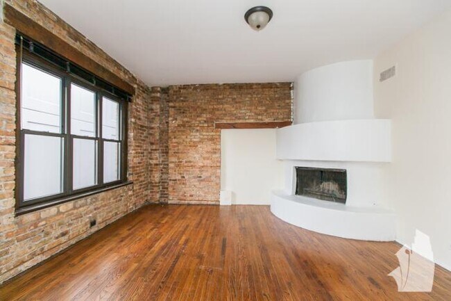 Foto del edificio - 2 bedroom in Chicago IL 60657