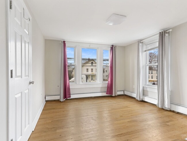 Building Photo - 140 Stuart Ave