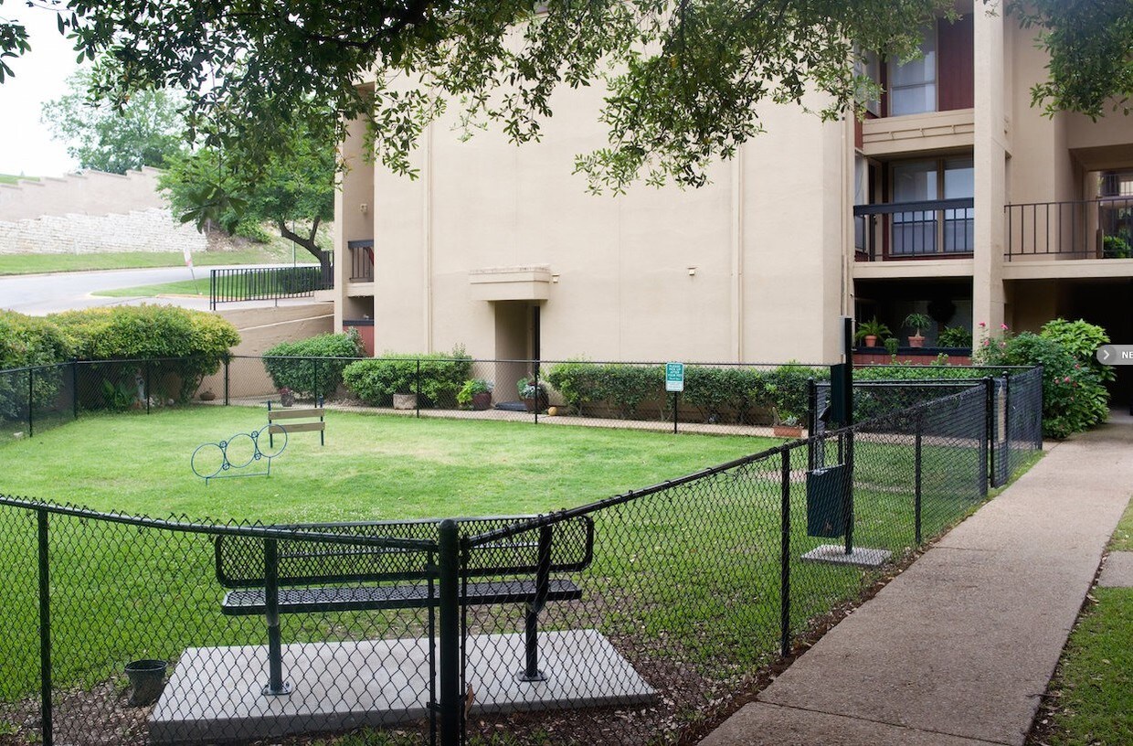 Building Photo - 2010 Taxco Rd