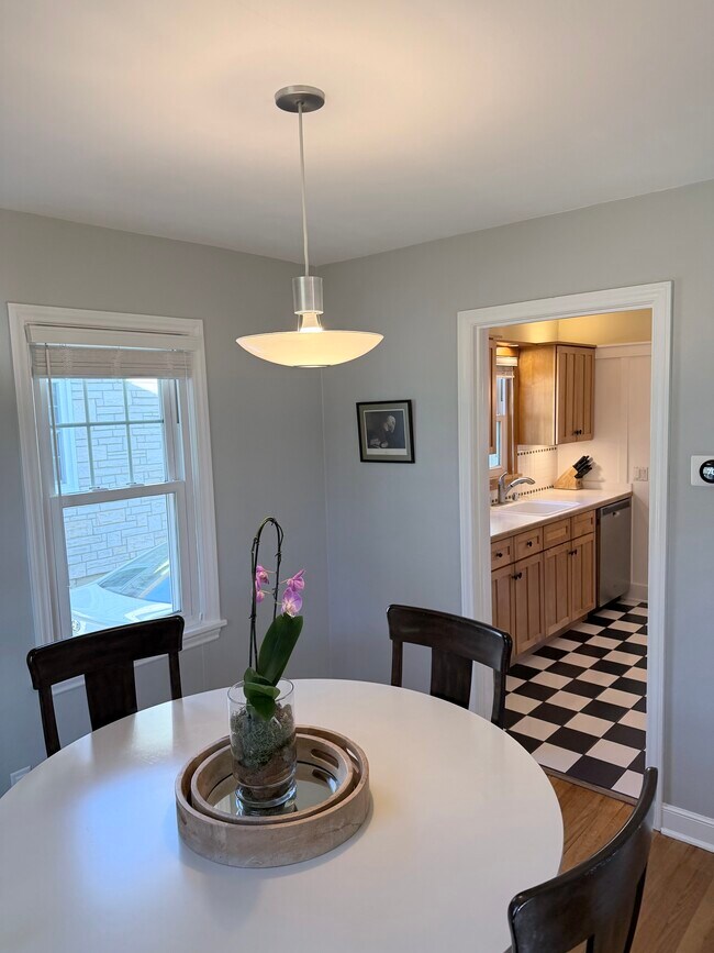 Foto del edificio - 821 Minakwa Dr