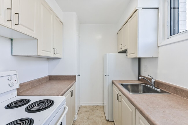 Building Photo - Davisville Tower