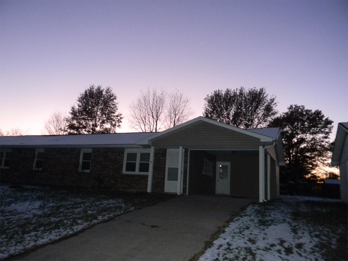 Primary Photo - 860 Limbaugh Dr