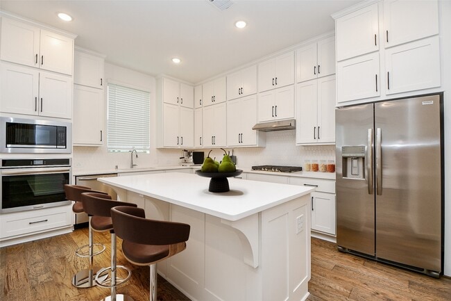 Building Photo - 6562 Scarlet Pond Ln