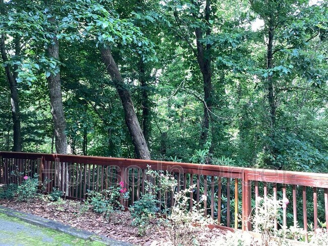 Building Photo - 329 Moutain Laurel