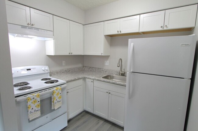 Foto del edificio - Great location and beautiful updates.  Pet friendly one bedroom in Bellevue.