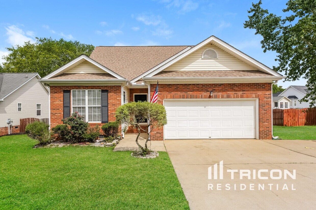 Primary Photo - 118 Saddlemount Lane Simpsonville SC