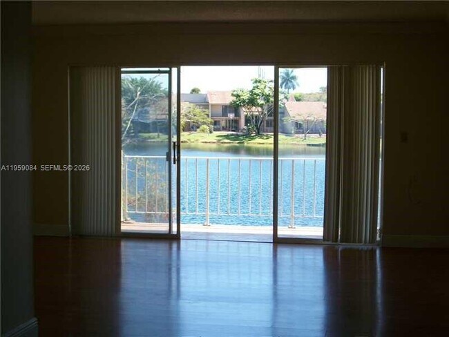 Foto del edificio - 9359 Fontainebleau Blvd