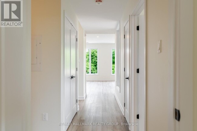 Photo du bâtiment - 22 Sims Ave