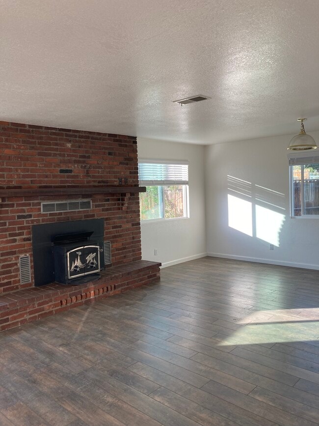 Building Photo - 2540 Fremont St
