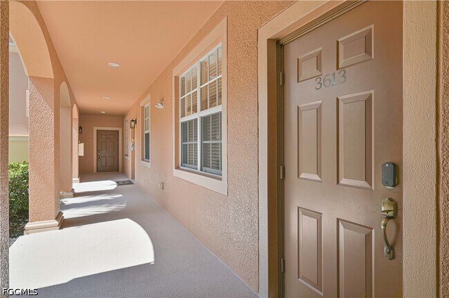 Building Photo - 9601 Spanish Moss Way