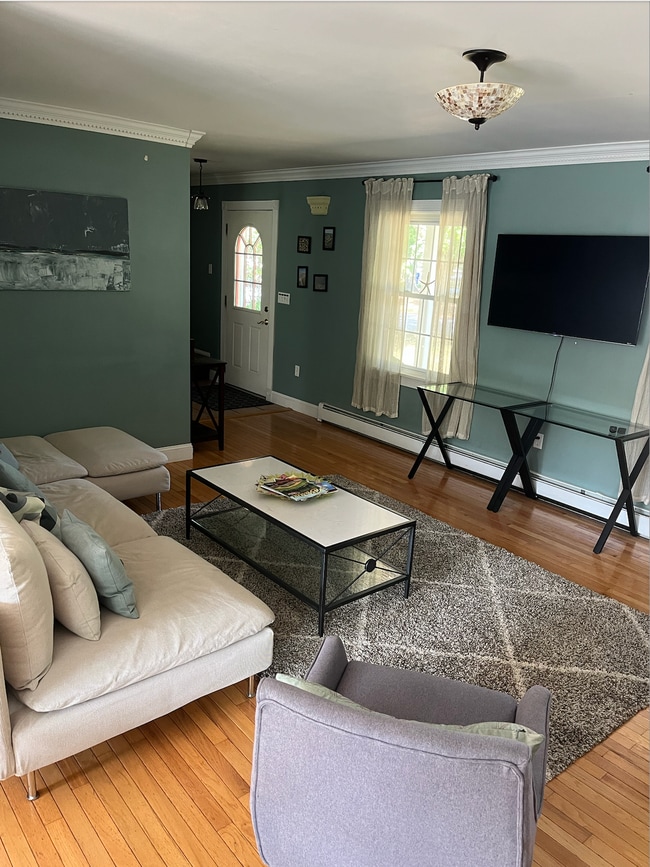 living room - 7 Evelyn Dr