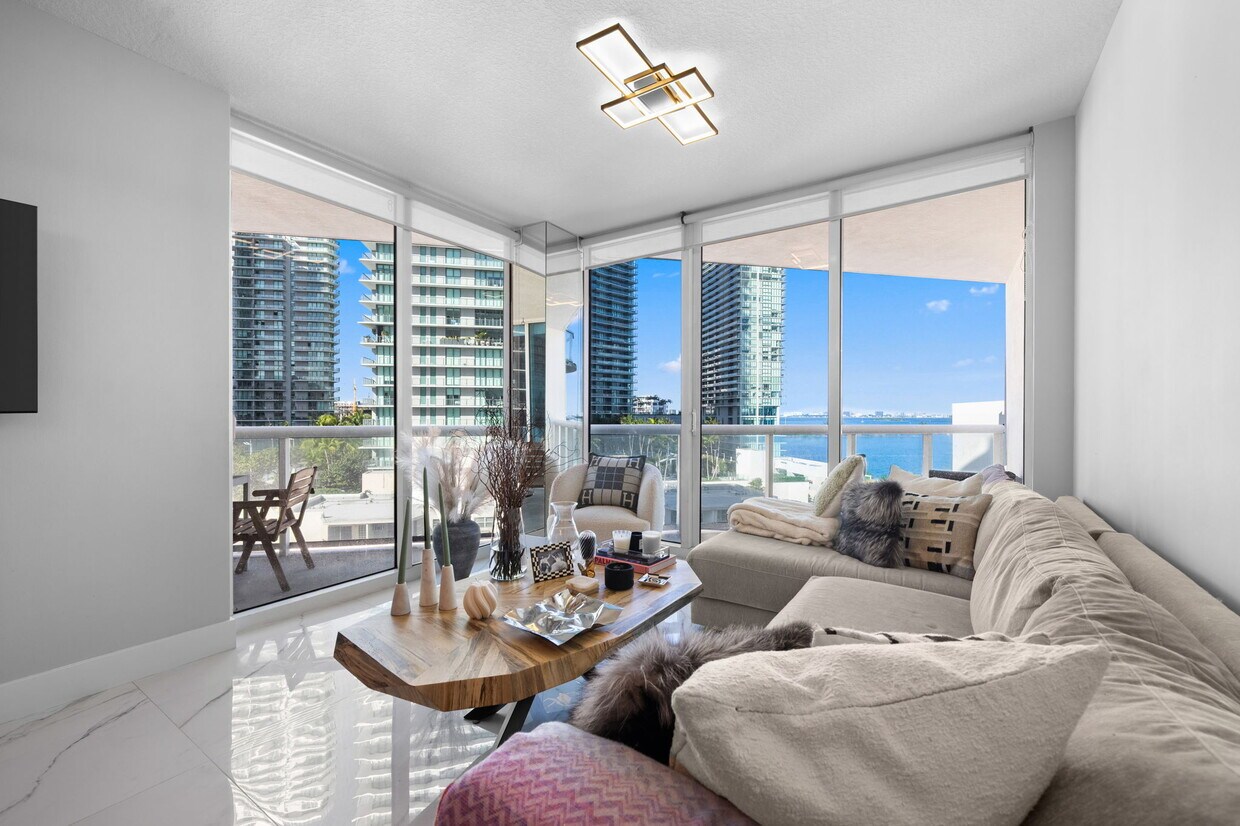 Foto principal - 480 NE 30th St