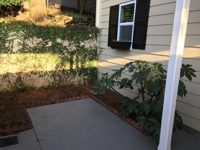 Walled Patio - 2808 10th Ct S