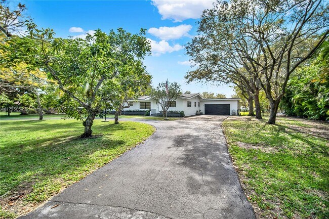 Building Photo - 9790 SW 136th St
