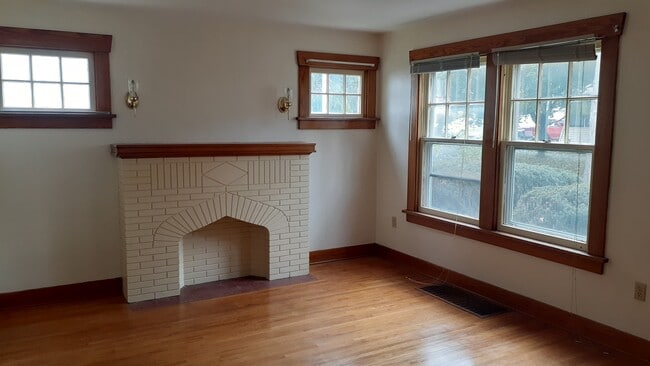 Living Room - 23 Union St
