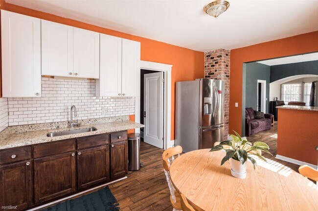 Building Photo - 2 br, 1 bath Condo - 2651 Wabash St 2651 W...