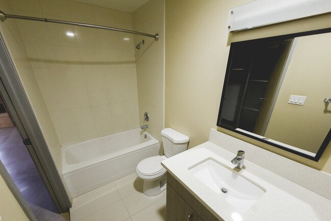 Foto del edificio - 825 E 4th St