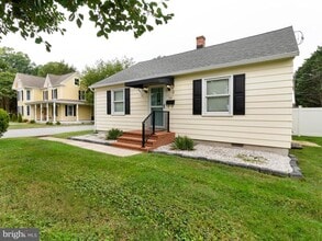 Building Photo - 701 Goldsborough St