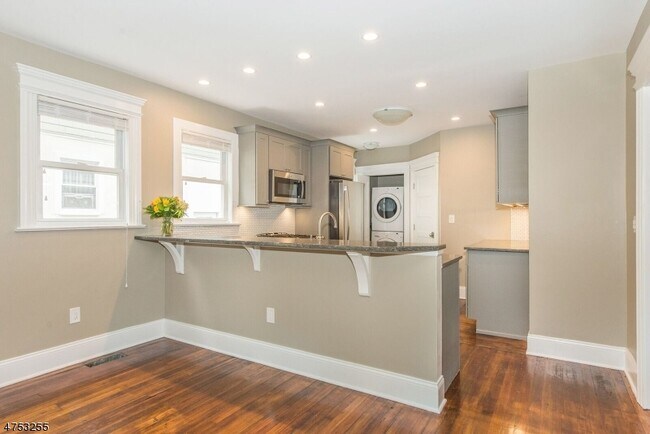 Building Photo - 34 N Willow St