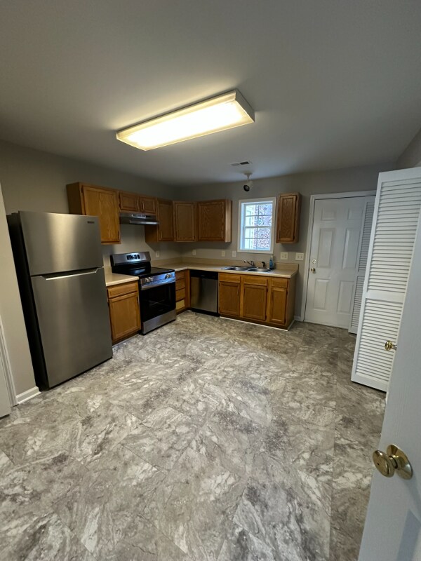 Building Photo - 833 Brickwood Ct