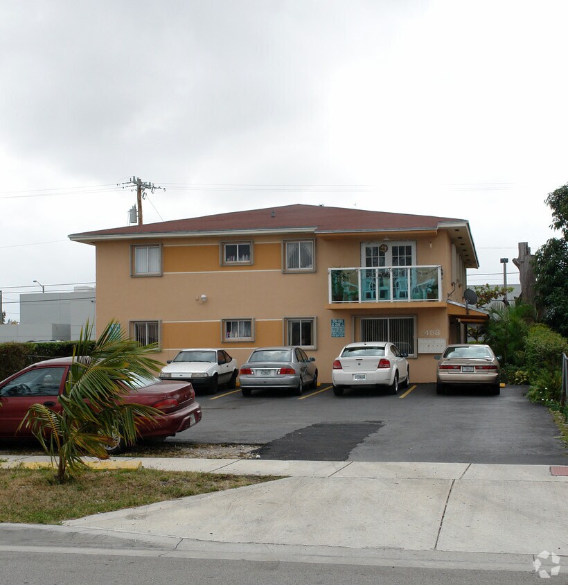 Building Photo - 458 E 26th St