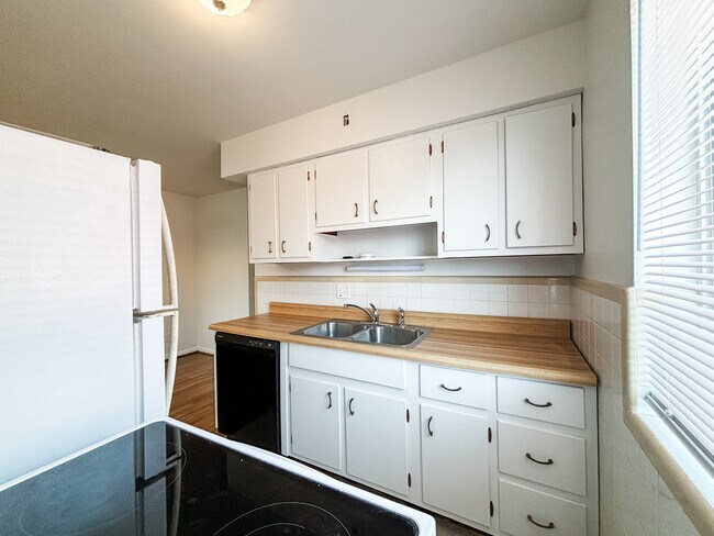 Cocina - 3408 Lumardo Ave