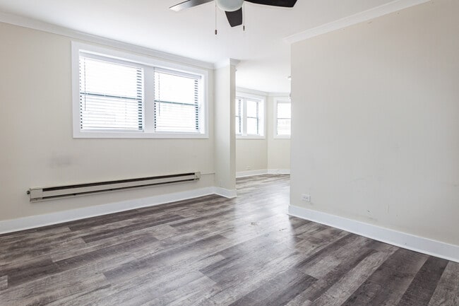 Foto del edificio - 3838 N Greenview Ave