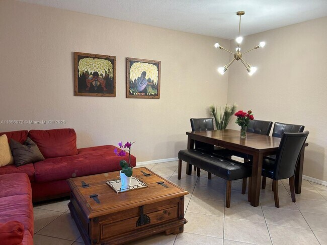 Foto del edificio - 5761 NW 115th Ct