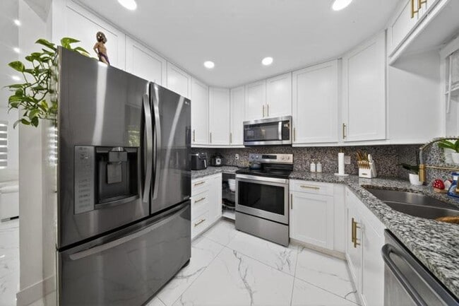 Photo - 849 Camellia Dr House