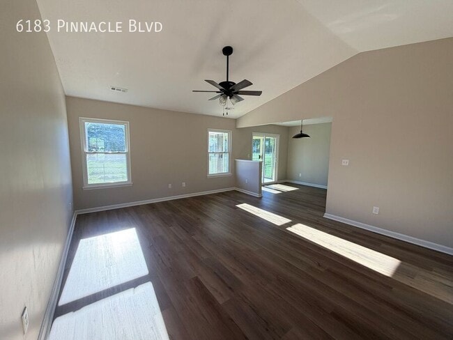 Foto del edificio - 6183 Pinnacle Blvd