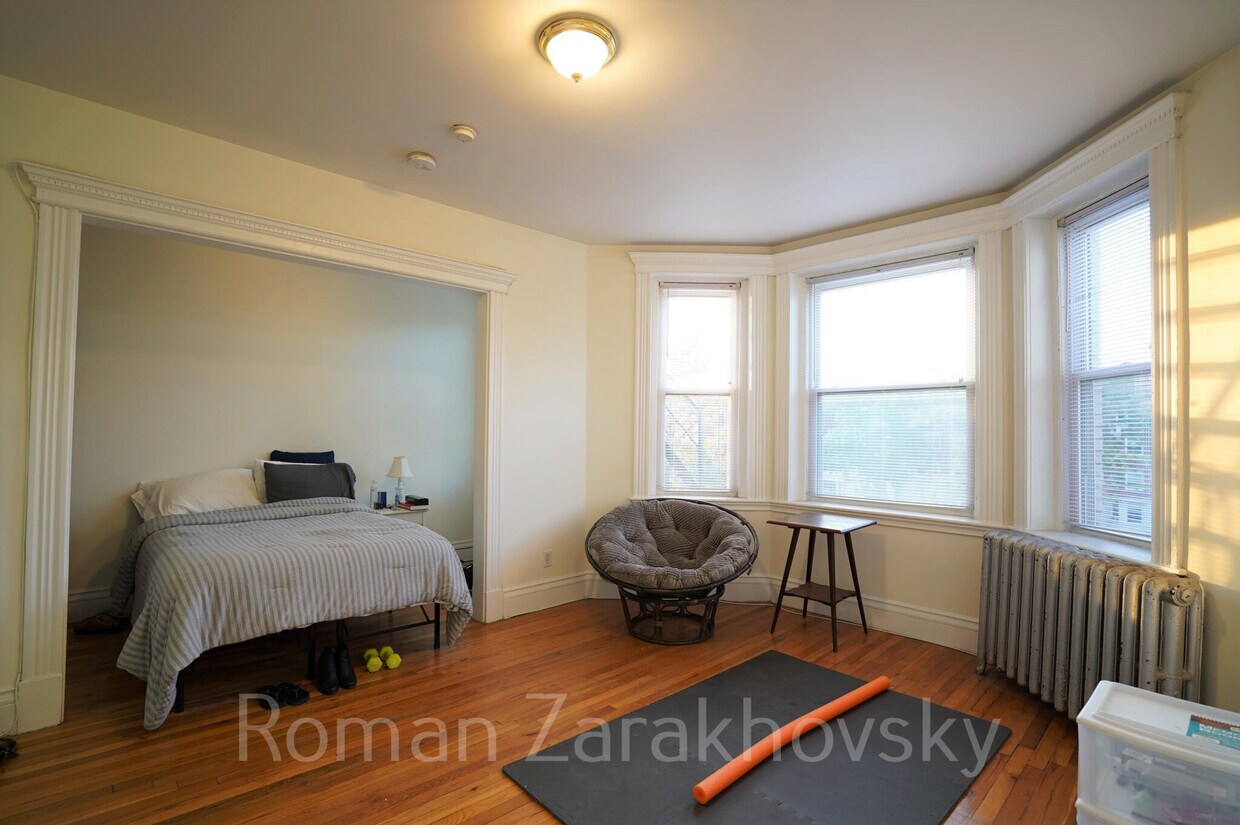 Foto principal - 1300 Commonwealth Ave
