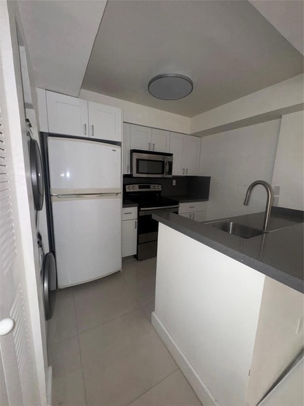 Foto del edificio - 15525 Miami Lakeway N