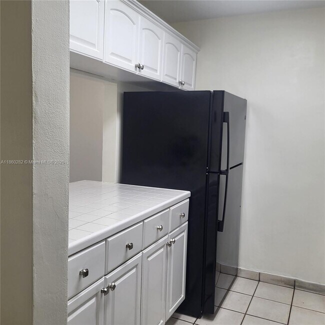 Foto del edificio - 677 SW 9th Ave