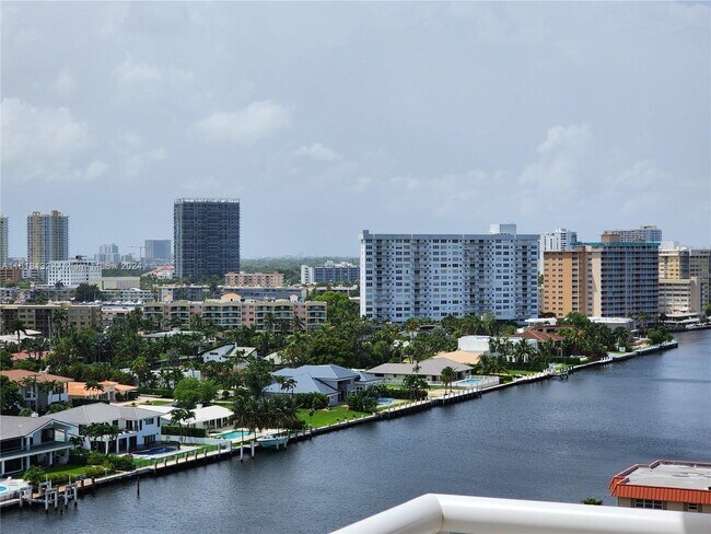 Building Photo - 3161 S Ocean Dr
