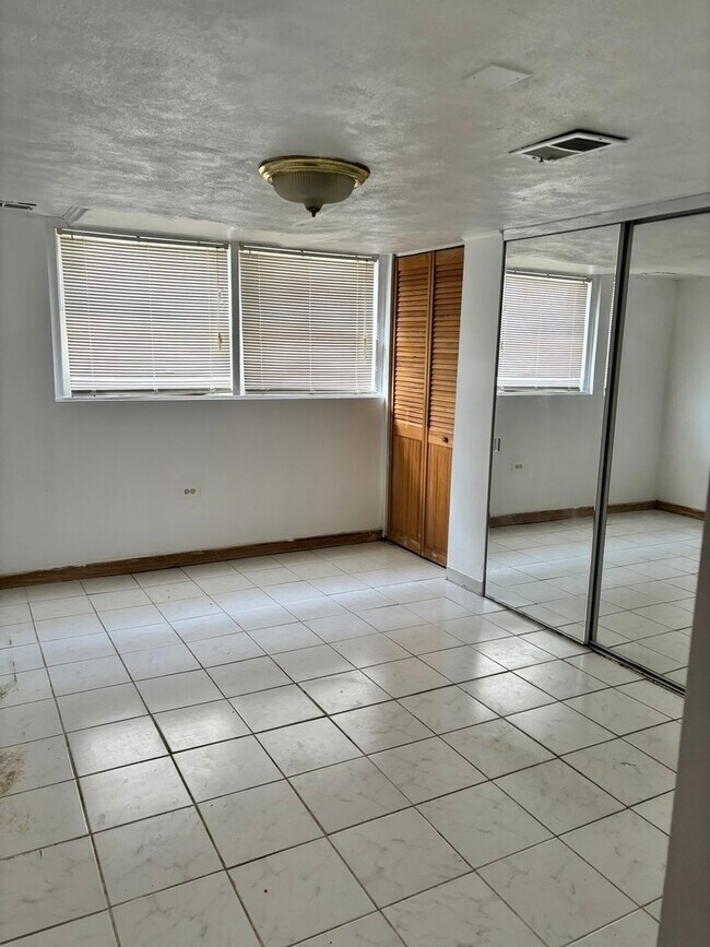 3341 W Pratt Ave, Lincolnwood, IL 60712 House Rental in Lincolnwood