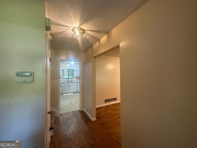 Foto del edificio - 6859 Mystic Ln