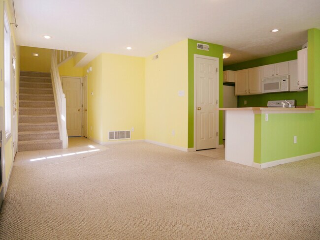 Building Photo - 2628 E Oaklawn Ct