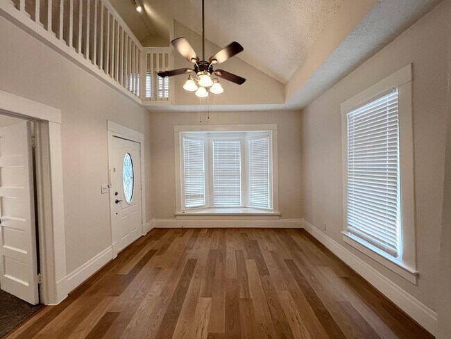 Foto del edificio - Unique Boutique 3/2/2 Craftsman Bungalow In Angleton
