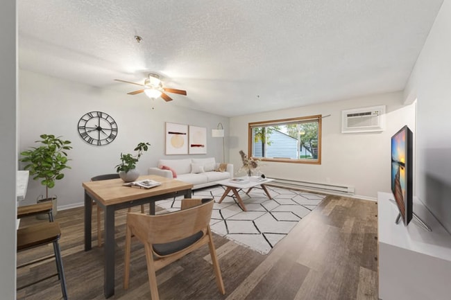 Building Photo - 2100 Ridge Dr Building Photo - 2100 Ridge Dr