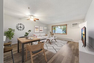 Building Photo - 2100 Ridge Dr