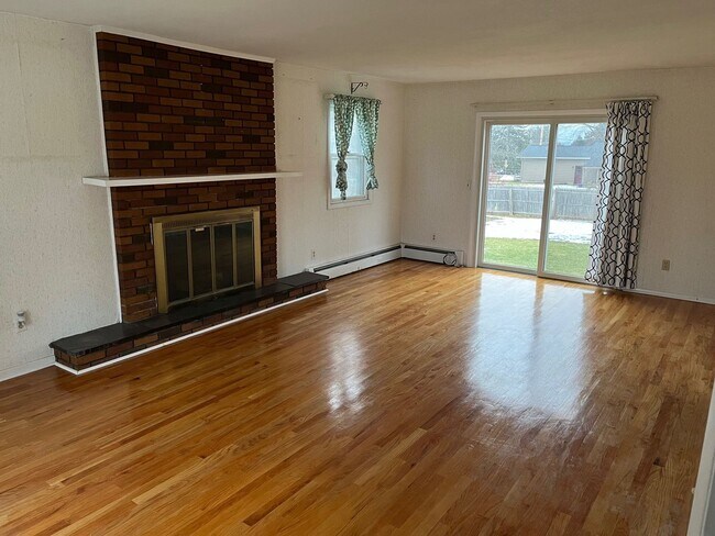 Foto del edificio - 4BD/2BA Home In Williston
